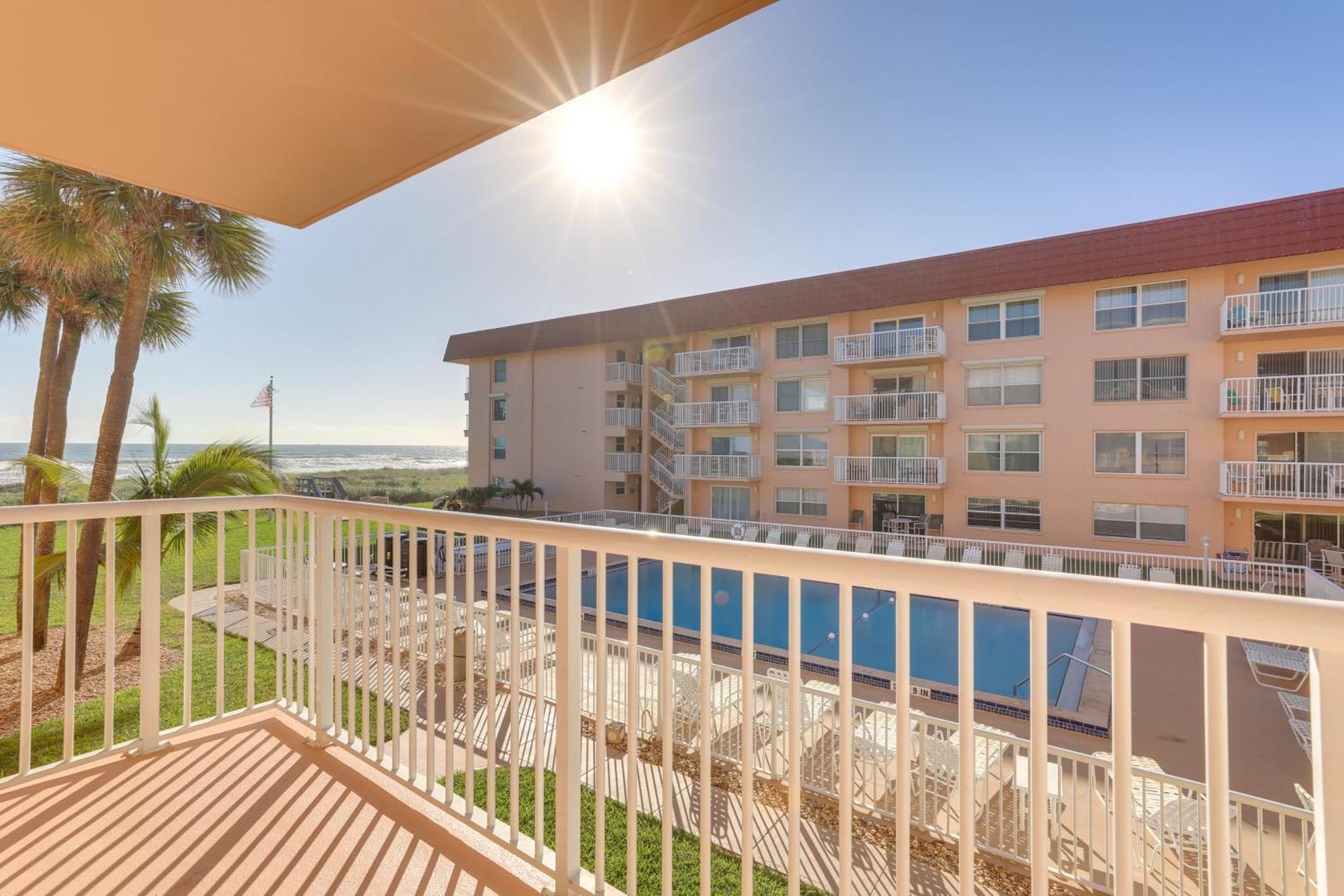 Central Cocoa Beach Condo With View, Steps To Beach! Exterior foto
